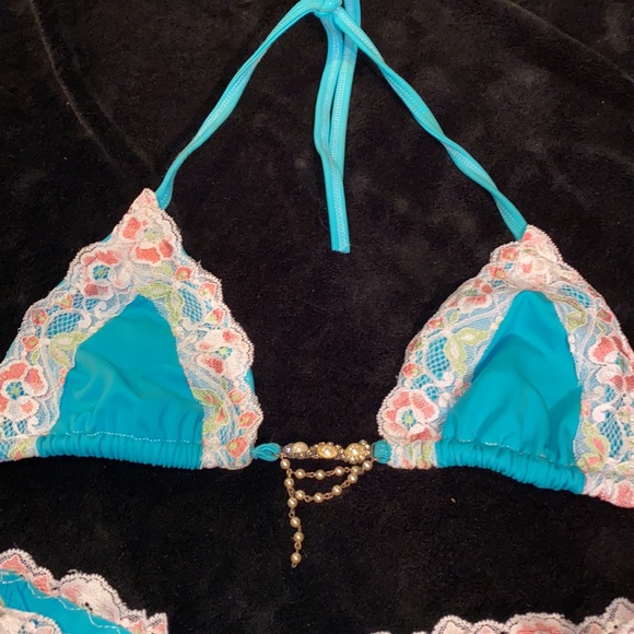 Competition Bikini - Picture 2 of 7